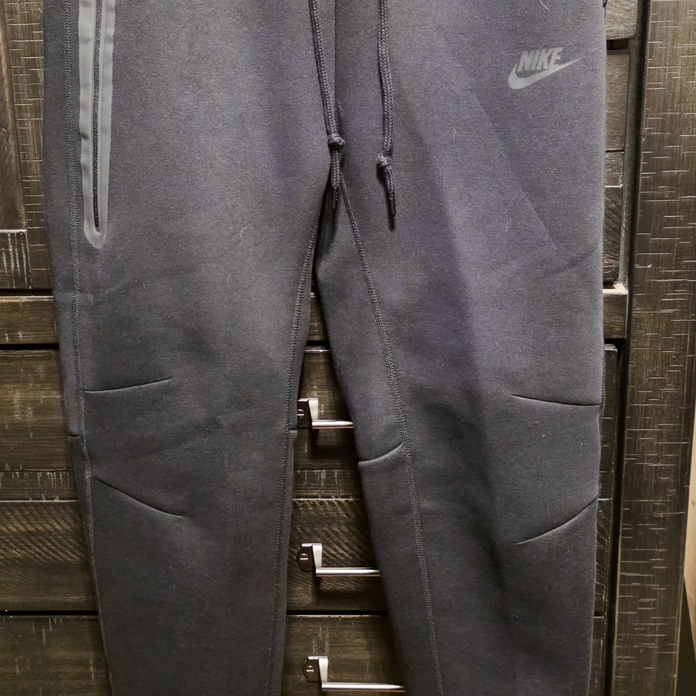 Nike Black Sweatpants Tapered Fit Athletic Style